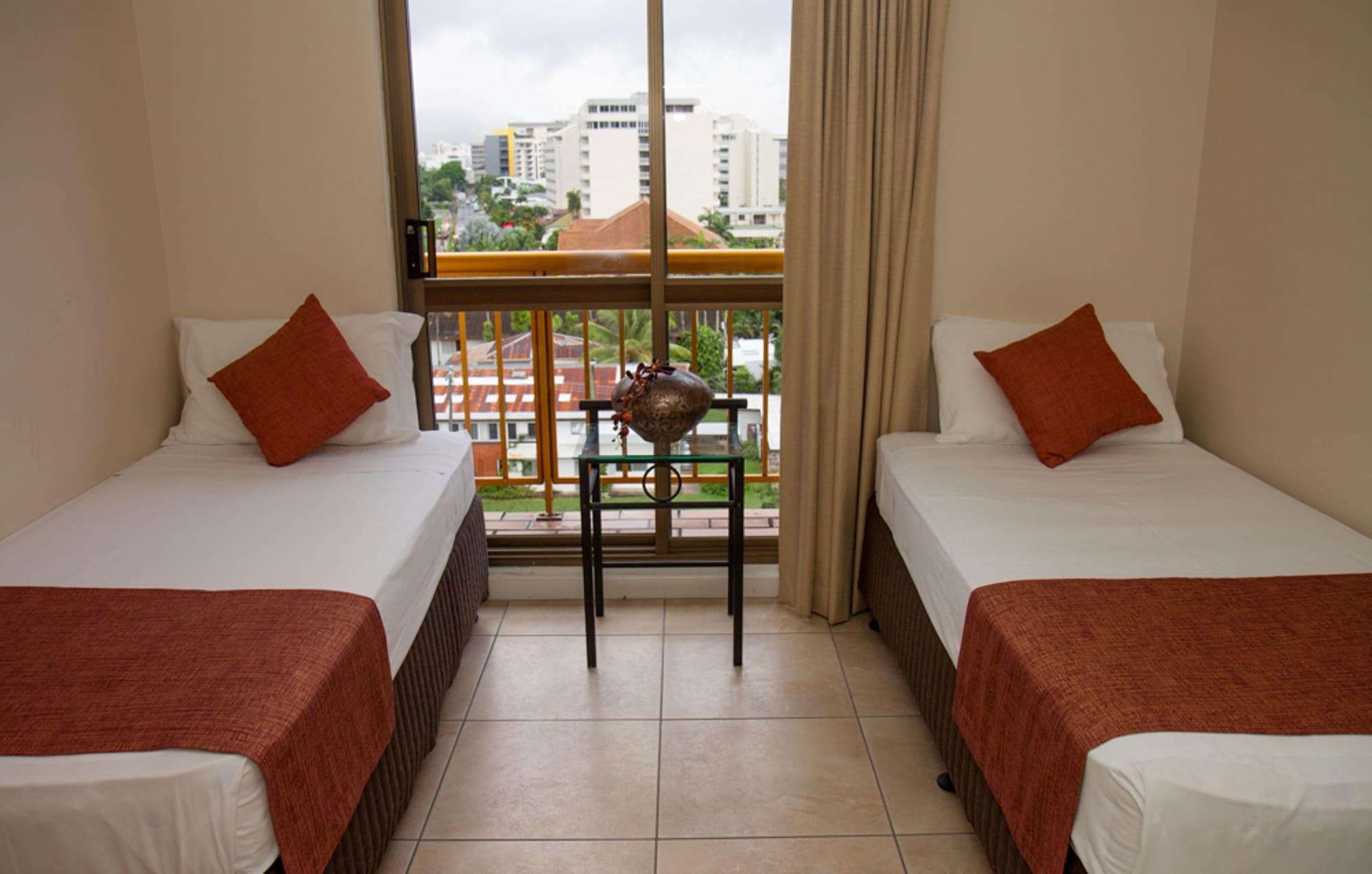 Coral Towers Holiday Suites Кэрнс Экстерьер фото
