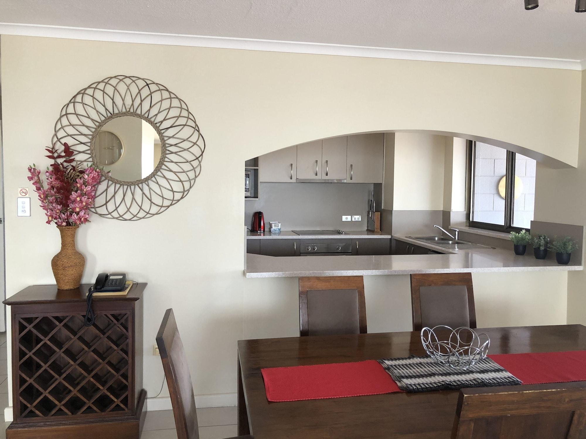 Coral Towers Holiday Suites Кэрнс Экстерьер фото