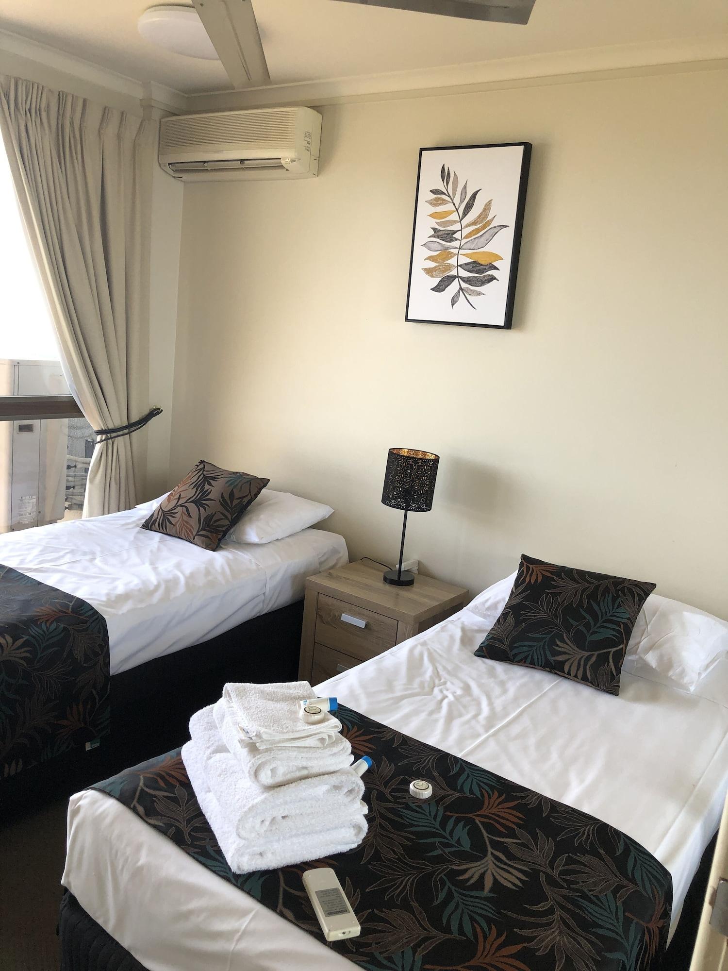 Coral Towers Holiday Suites Кэрнс Экстерьер фото