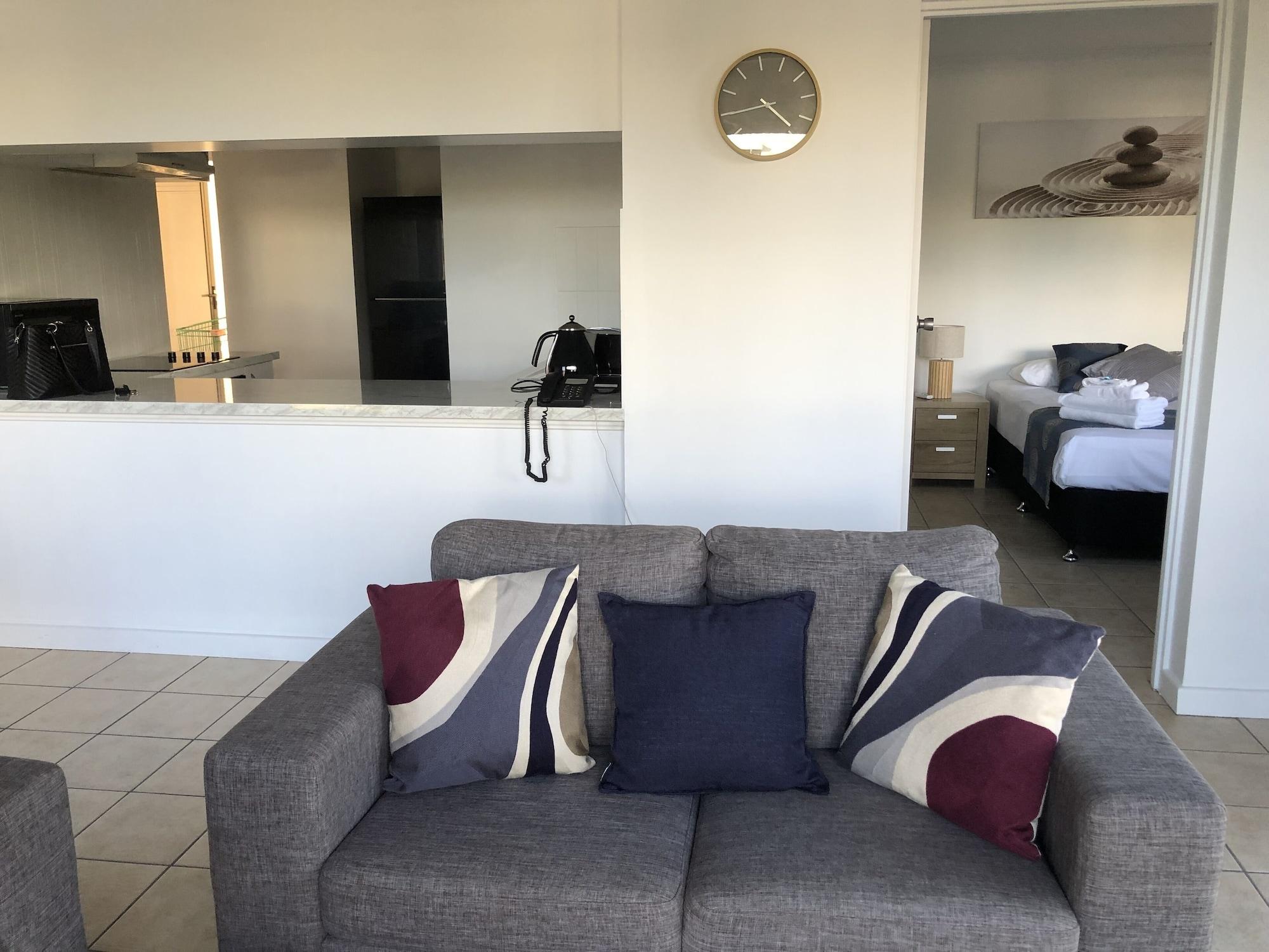 Coral Towers Holiday Suites Кэрнс Экстерьер фото
