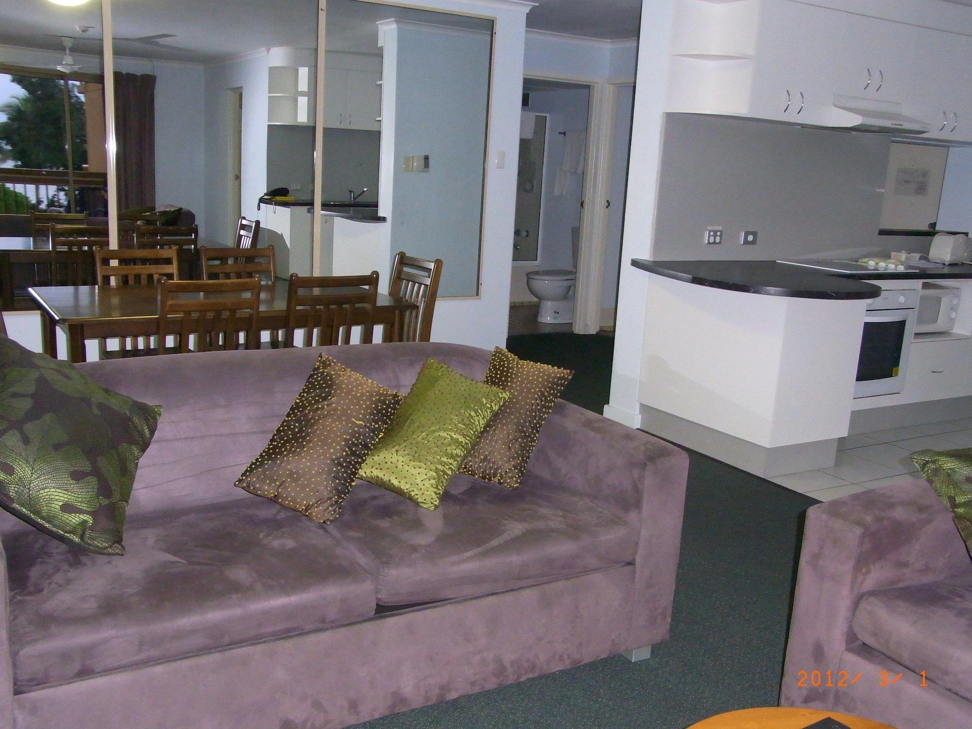 Coral Towers Holiday Suites Кэрнс Экстерьер фото