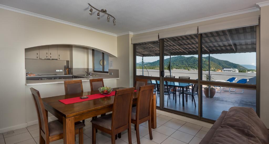 Coral Towers Holiday Suites Кэрнс Экстерьер фото